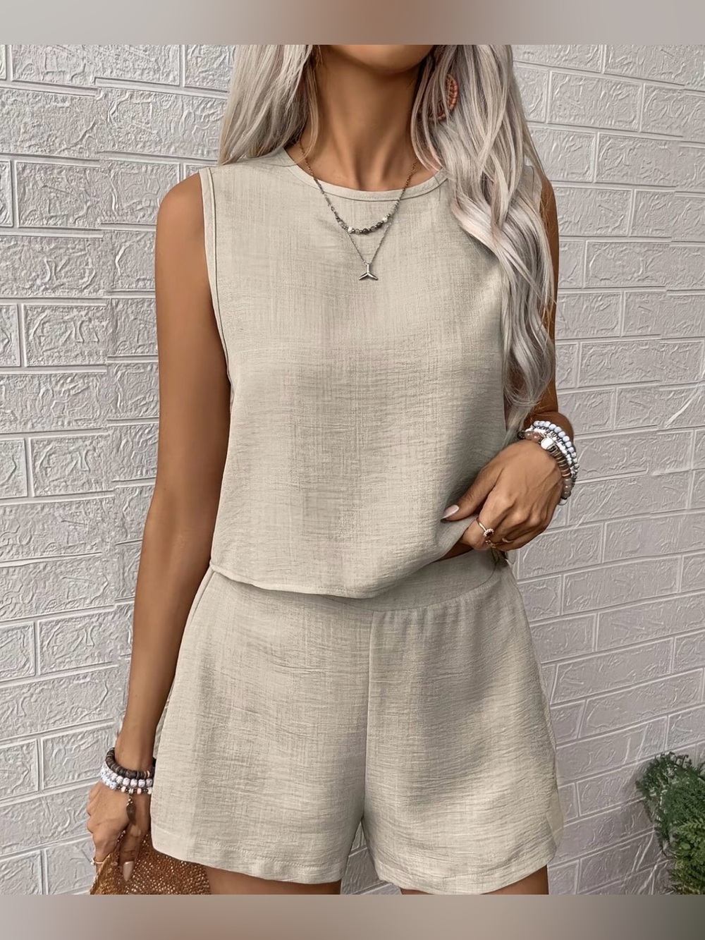 New Cream 2 piece women’s set of top & shorts. size L 9-10 with elastic band